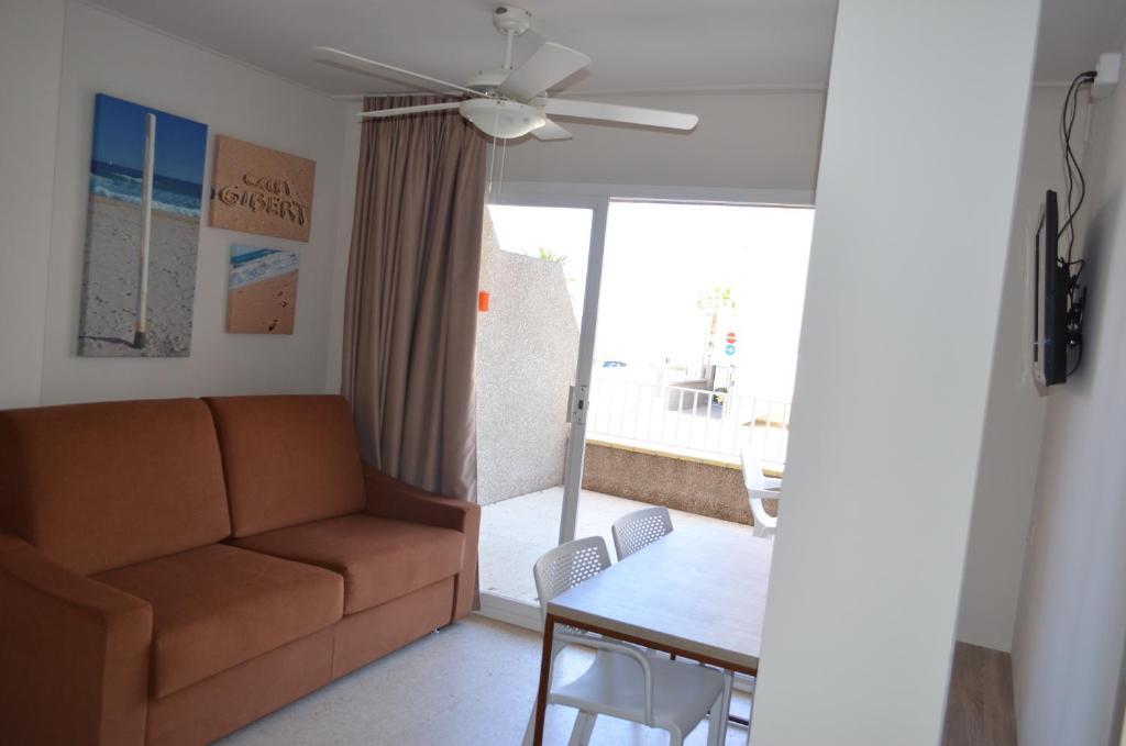 Apartaments Gibert 산 안토니 드 칼론헤 객실 사진