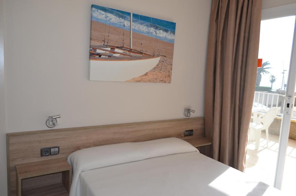 Apartaments Gibert 산 안토니 드 칼론헤 객실 사진